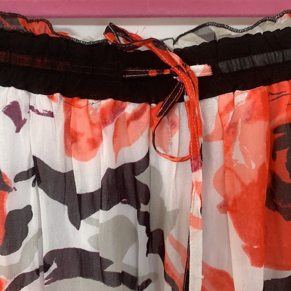 SOLD - LAST CHANCE: HOST PICK: NWOT - HIGH LOW RUFFLED FLORAL SUMMER SKIRT - Picture 3 of 9